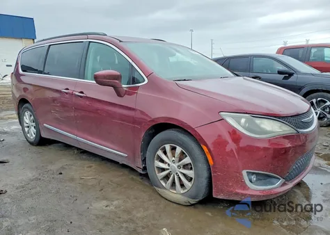 2017 Chrysler Pacifica Touring L from USA, damaged, VIN 2C4RC1BG2HR569402